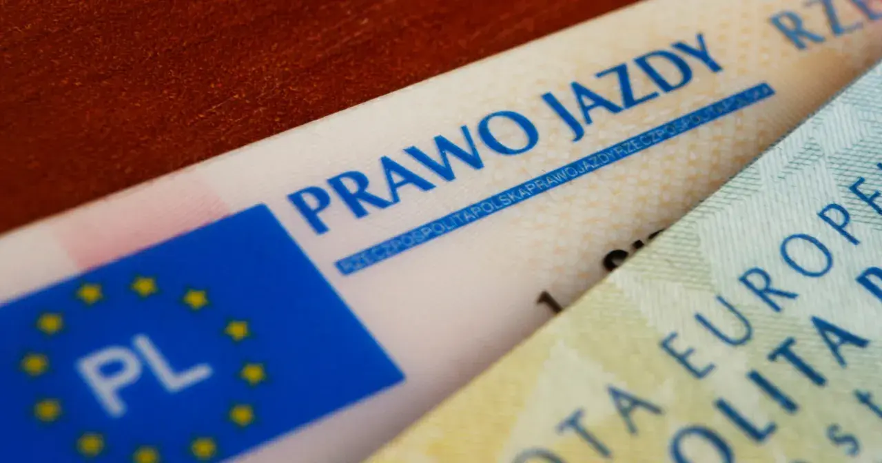 Prawo jazdy kat B to klucz do wolności na drodze, ale czy na pewno czy prawo jazdy kat b uprawnia do kierowania motorowerem? Sprawdźmy!