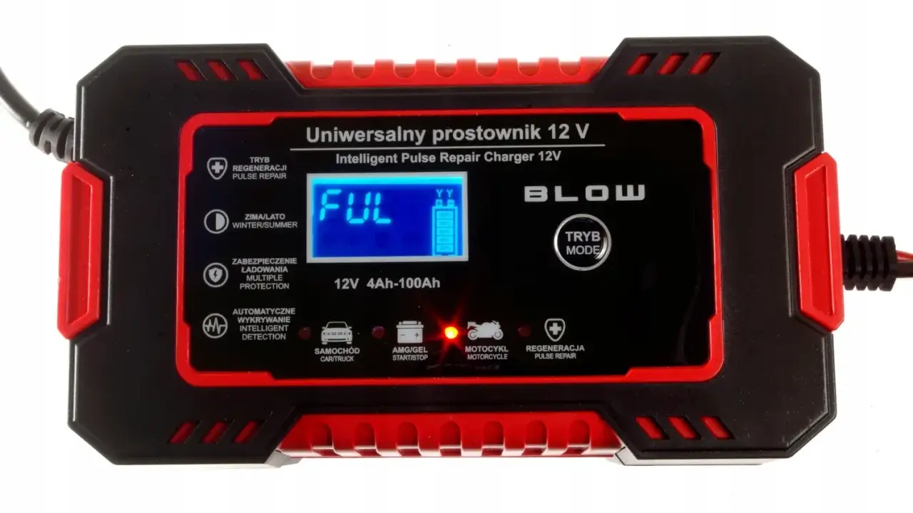 Uniwersalny prostownik 12V BLOW z funkcją regeneracji. Idealny wybór, jaki prostownik do motocykla, samochodu, AMG/żel. Wyświetlacz pokazuje "FUL".