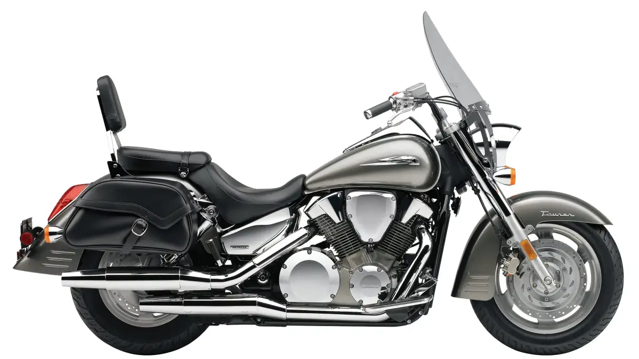 Honda VTX 1300 wady i zalety: chromowany silnik, skórzane sakwy, szyba. Klasyczny cruiser z mocą.