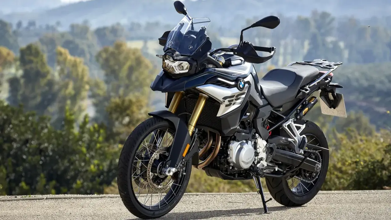 BMW GS 850 – poznaj jego dane techniczne i przygotuj się na przygodę. Ten motocykl to idealny kompan na każdą drogę.