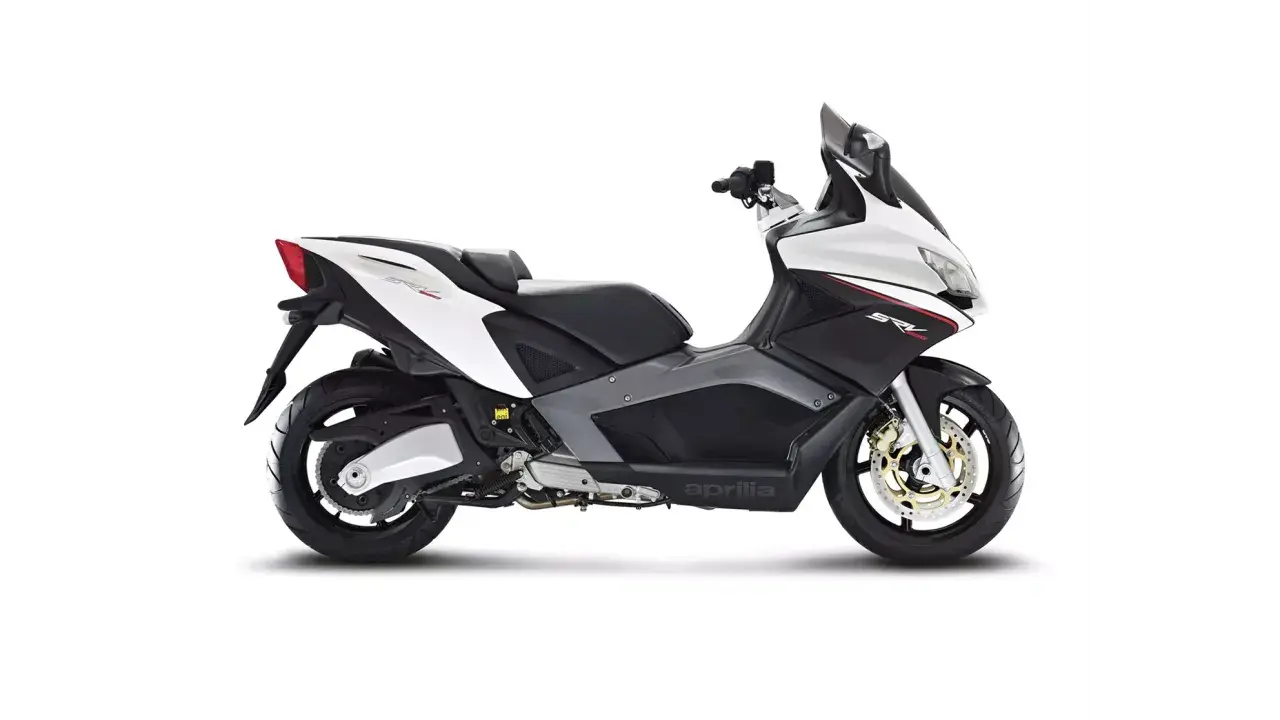 Sportowy skuter Aprilia SRV 850 w białym i czarnym malowaniu. Sprawdź aprilia srv 850 dane techniczne.