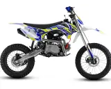 Barton 125cc – idealny motor na kat B. Lekki, zwinny, z agresywnym designem, gotowy na przygodę.