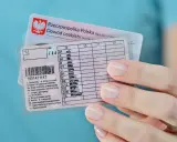 Polskie prawo jazdy i dowód osobisty. Kiedy można zdawać egzamin praktyczny na prawo jazdy? Sprawdź datę wydania uprawnień.