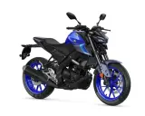 Niebieski Yamaha MT-125 z niebieskimi felgami. Sprawdź yamaha mt 125 dane techniczne, aby poznać jego możliwości.