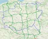 Gotowe trasy motocyklowe na mapie Polski, zaznaczone zielonymi i niebieskimi liniami, prowadzą przez malownicze regiony i miasta.