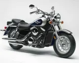 Błyszczący Kawasaki Vulcan 1500, klasyczny cruiser. Choć piękny, warto znać jego potencjalne wady przed zakupem.