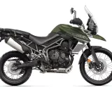 Zielony motocykl Triumph Tiger 800 XC, gotowy na przygodę. Sprawdź jego dane techniczne!