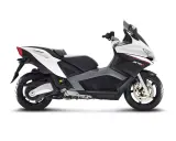 Sportowy skuter Aprilia SRV 850 w białym i czarnym malowaniu. Sprawdź aprilia srv 850 dane techniczne.