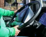 Ręce na kierownicy MAN, przygotowanie do egzaminu. Ile przed 18 można zdawać egzamin teoretyczny na prawo jazdy?