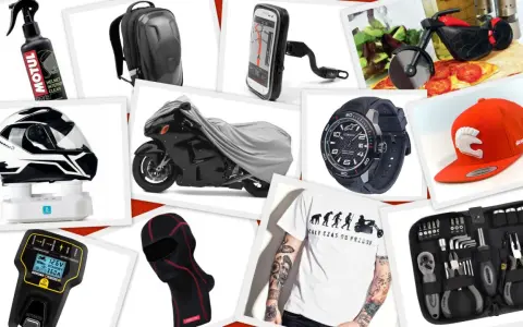 Kask, plecak, pokrowiec na motocykl, ładowarka, zegarek, czapka, narzędzia i inne akcesoria dla motocyklisty.