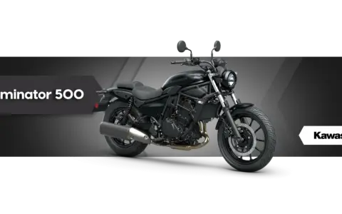 Czarny motocykl Kawasaki Eliminator 500 cm3, gotowy na miejskie przygody.