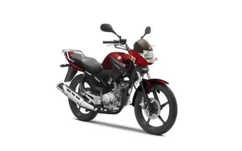 Czerwony motocykl Yamaha YBR 125. Sprawdź yamaha ybr 125 dane techniczne, by poznać jego możliwości.