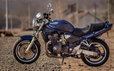 Suzuki Bandit 1200, klasyk z lat 90. Sprawdź jego bandit 1200 dane techniczne i poczuj moc!