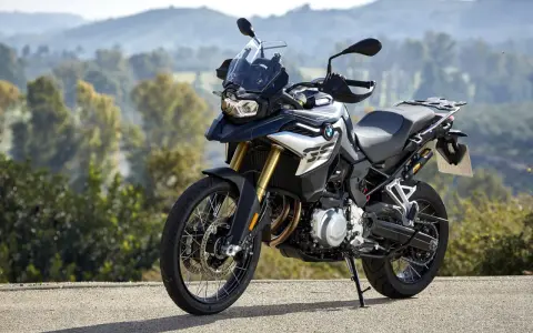 BMW GS 850 – poznaj jego dane techniczne i przygotuj się na przygodę. Ten motocykl to idealny kompan na każdą drogę.