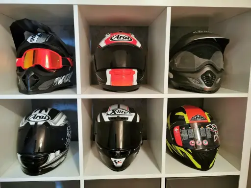 Kolekcja kasków motocyklowych: od wyścigowych po terenowe. Czy wśród nich jest najcichszy kask szczękowy?