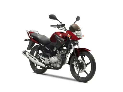 Czerwony motocykl Yamaha YBR 125. Sprawdź yamaha ybr 125 dane techniczne, by poznać jego możliwości.