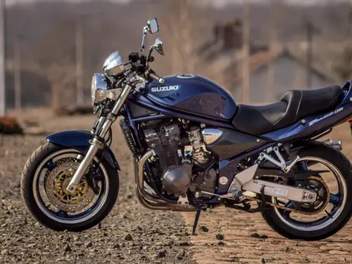 Suzuki Bandit 1200, klasyk z lat 90. Sprawdź jego bandit 1200 dane techniczne i poczuj moc!