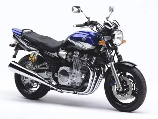Klasyczny motocykl Yamaha XJR 1300 w kolorze niebiesko-czarnym. Poznaj jego yamaha xjr 1300 dane techniczne i poczuj moc.