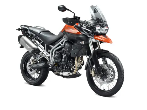Pomarańczowy motocykl adventure, idealny do długich podróży. Sprawdź jego **triumph tiger 800 dane techniczne** i ruszaj na przygodę!