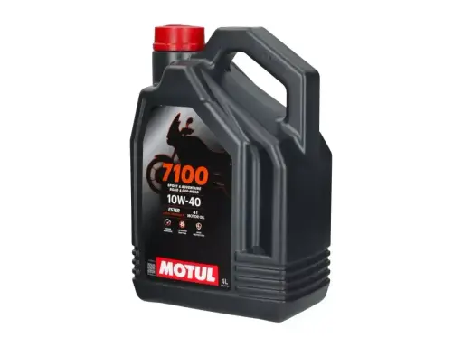 Czarny kanister z olejem Motul 7100 10W-40. Czy Motul to dobry olej? Tak, to syntetyczny olej do motocykli.