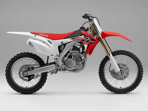 Honda CRF250R – idealny motocykl cross dla początkujących. Czerwono-biały, z mocnym silnikiem i terenowymi oponami.