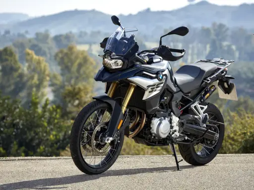 BMW GS 850 – poznaj jego dane techniczne i przygotuj się na przygodę. Ten motocykl to idealny kompan na każdą drogę.