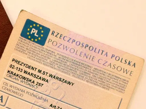 Dowód rejestracyjny motocykla z Warszawy, wydany przez Prezydenta m.st. Warszawy. Dokument zawiera dane pojazdu i jego właściciela.