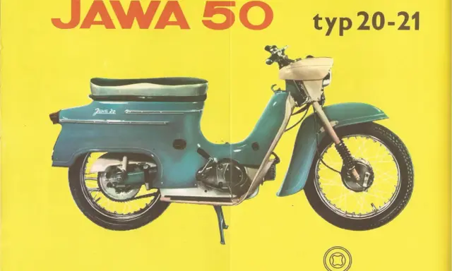 Jawa 50 typ 20-21, błękitny motorower z lat 60. na żółtym tle.