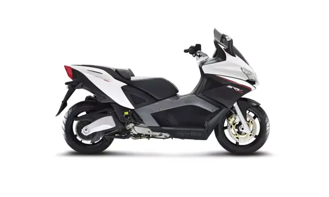 Sportowy skuter Aprilia SRV 850 w białym i czarnym malowaniu. Sprawdź aprilia srv 850 dane techniczne.