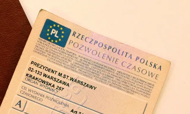 Dowód rejestracyjny motocykla z Warszawy, wydany przez Prezydenta m.st. Warszawy. Dokument zawiera dane pojazdu i jego właściciela.