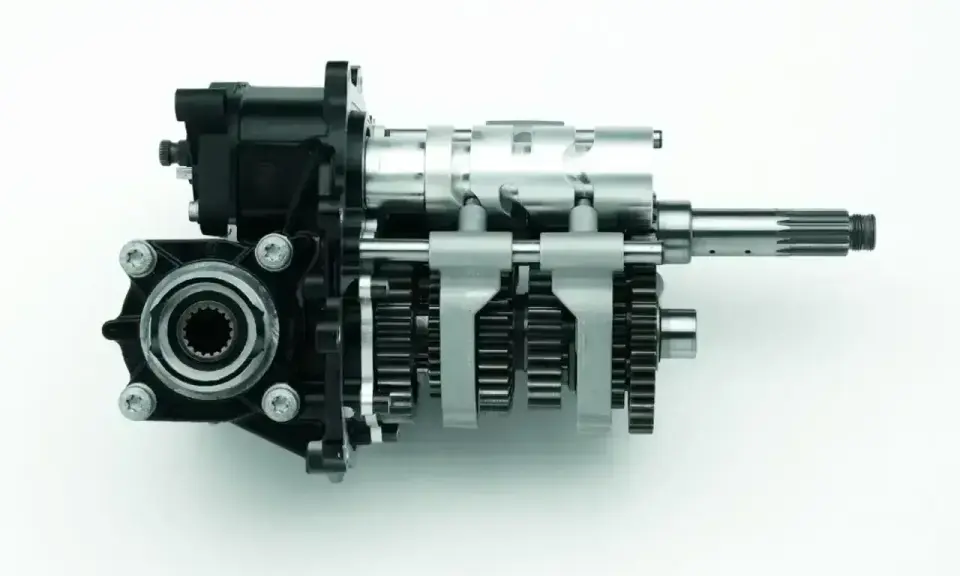 Rysunek przedstawia mechanizm skrzyni biegów w motorze, z widocznymi wałkami i zębatkami.