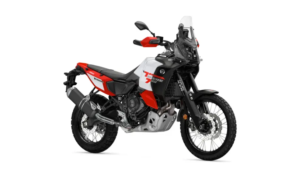 Motocykl Yamaha Ténéré 700 World Raid w kolorze białym, czerwonym i czarnym, gotowy na przygodę.