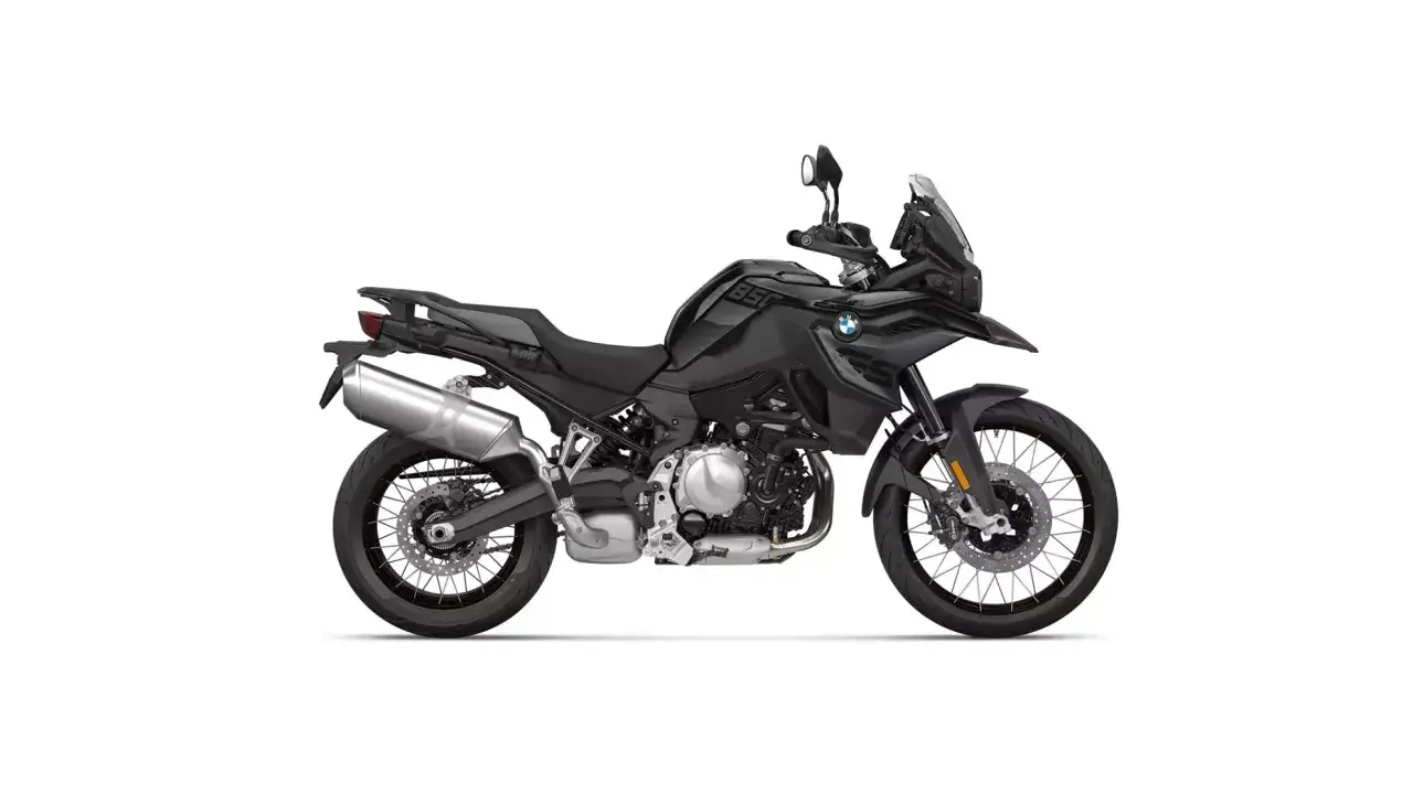 Czarny motocykl BMW GS 850, idealny do przygód. Poznaj jego dane techniczne i możliwości.
