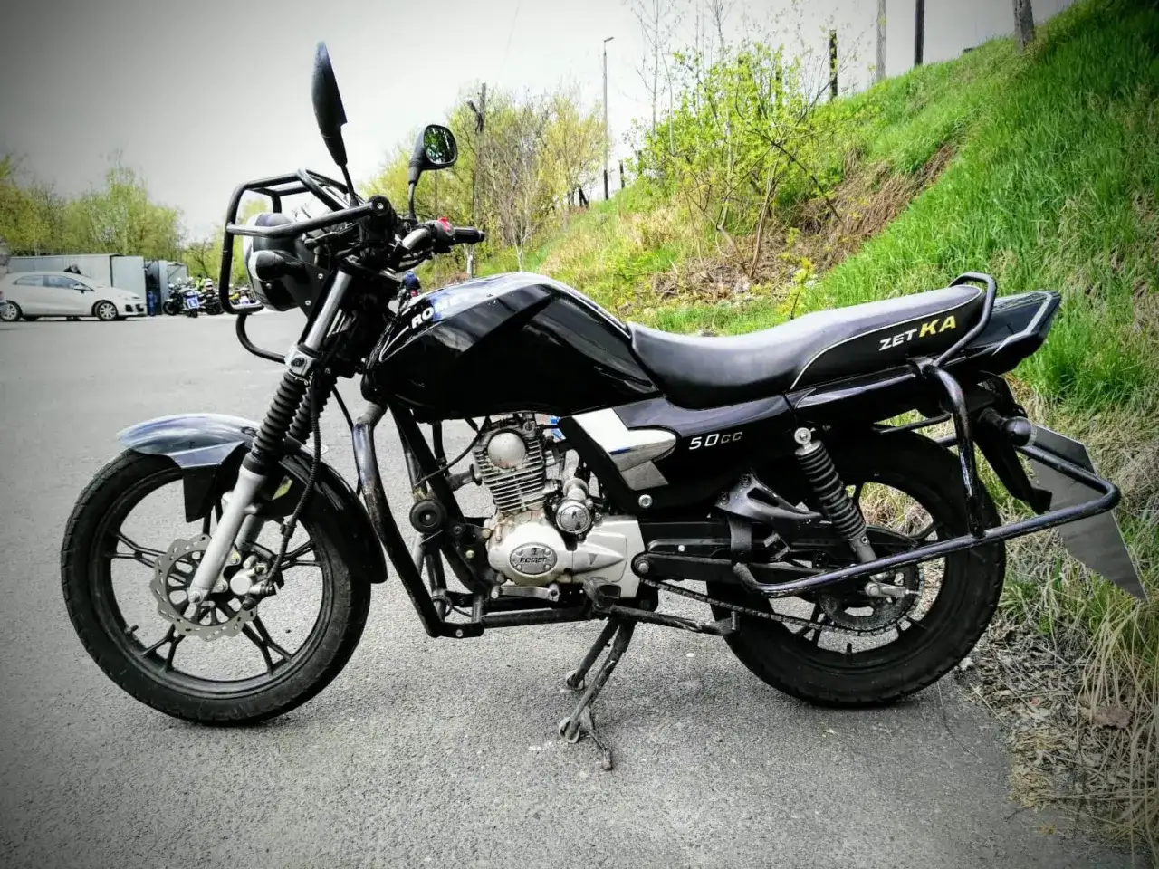 Czarny motorower Zetka 50cc, idealny na pierwszy pojazd. Karta motorowerowa od ilu lat? Od 14!