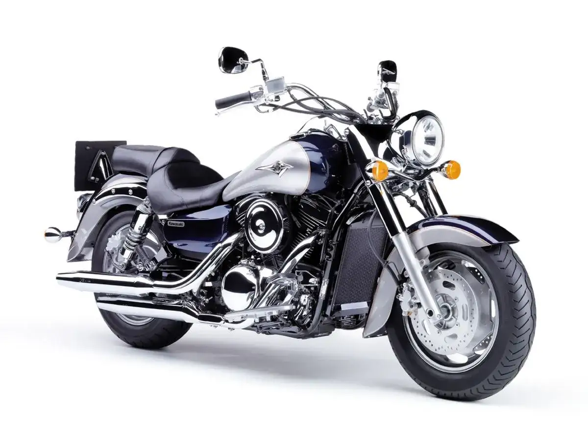 Kawasaki Vulcan 1500 wady: chromowane detale, wygodne siedzenie, ale może brakować mu mocy na autostradzie. Klasyczny wygląd.