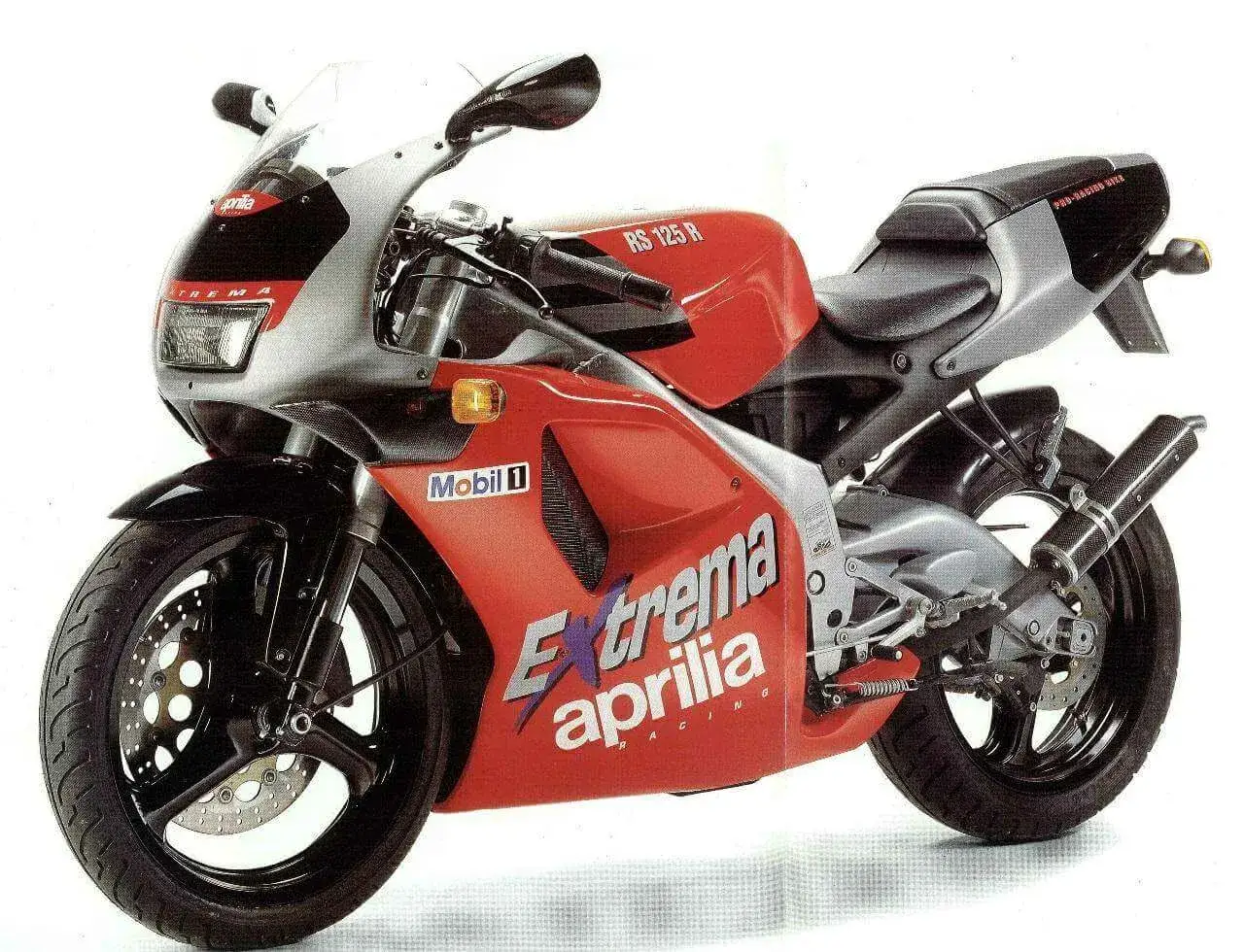 Czerwona Aprilia RS 125 Extrema, gotowa do bicia rekordów przyspieszenia 0-100 km/h.