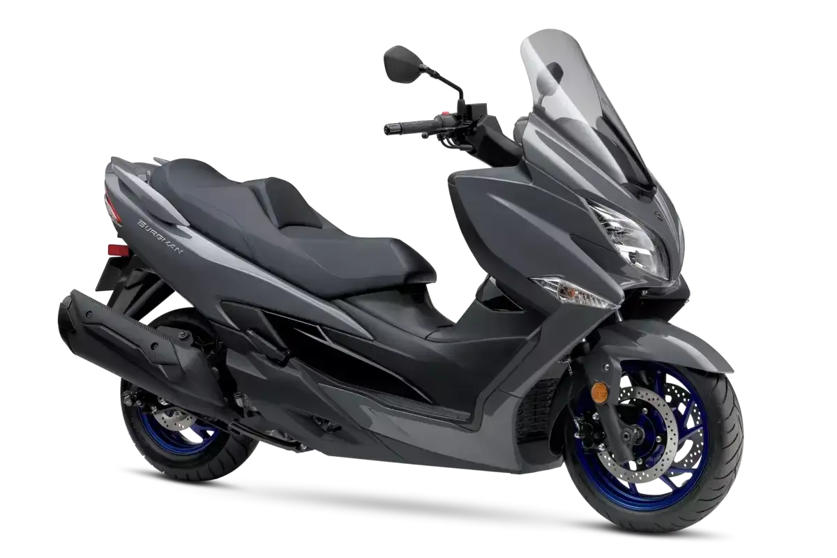 Szary Suzuki Burgman 400, z niebieskimi felgami. Rozważając suzuki burgman 400 wady i zalety, ten skuter oferuje komfort i styl.