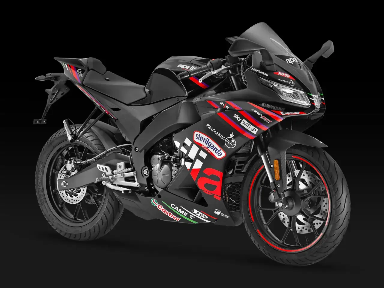 Czarny motocykl Aprilia RS 125 z czerwonymi i fioletowymi akcentami, gotowy do osiągnięcia swojej aprilia rs 125 v-max.