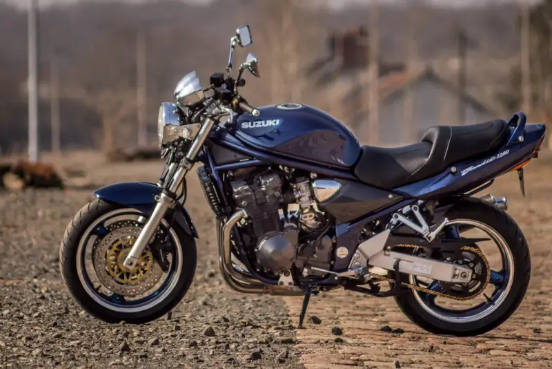 Suzuki Bandit 1200, klasyk z lat 90. Sprawdź jego bandit 1200 dane techniczne i poczuj moc!